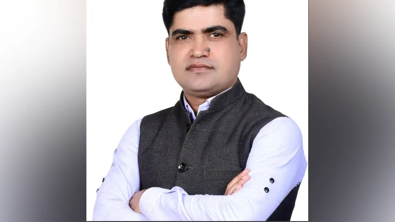 ‘আওয়ামী লীগ করার কারণে প্রতিদিন দশটা জুতার বাড়ি আমার প্রাপ্য’